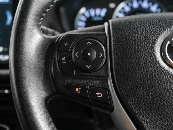 Toyota Voxy III (R80) с пробегом 2014 года, цена 1 750 000 рублей, 246939 км, минивэн, Автокод Объявления