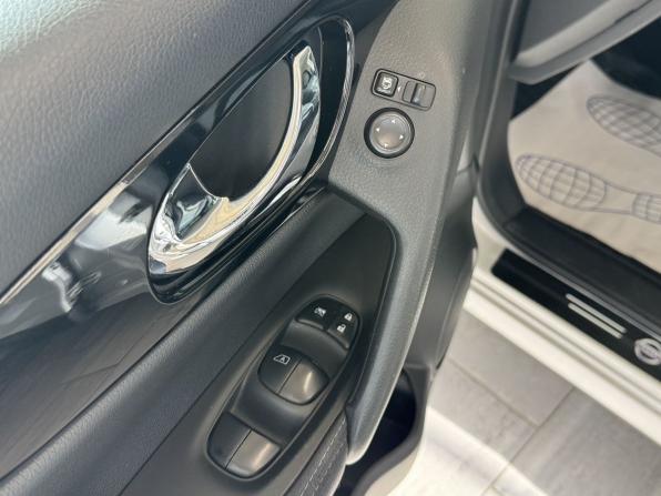 Nissan Qashqai II с пробегом 2017 года, цена 1 350 000 рублей, 144247 км, внедорожник, Автокод Объявления