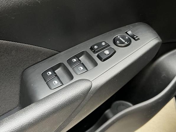 Hyundai Solaris II с пробегом 2017 года, цена 1 349 000 рублей, 100489 км, седан, Автокод Объявления
