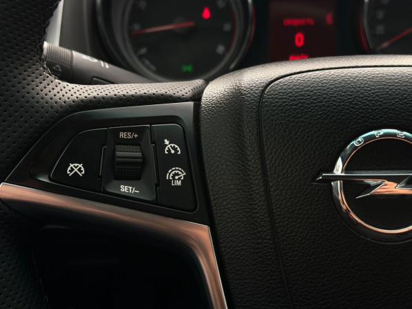Opel Astra J Рестайлинг с пробегом 2013 года, цена 899 000 рублей, 94243 км, хэтчбек, Автокод Объявления
