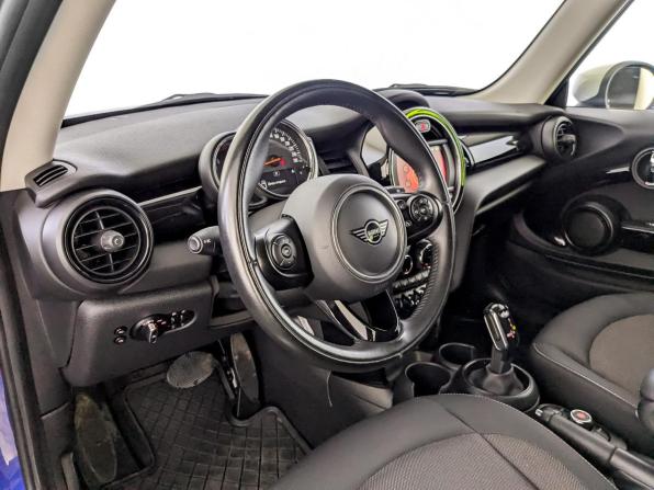 Mini Hatch III (F55/F56) Рестайлинг с пробегом 2021 года, цена 2 290 000 рублей, 54969 км, хэтчбек, Автокод Объявления