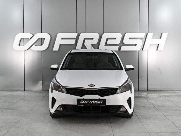 Kia Rio IV Рестайлинг с пробегом 2021 года, цена 1 359 000 рублей, 58468 км, седан, Автокод Объявления