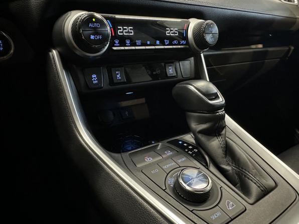 Toyota RAV4 V (XA50) с пробегом 2021 года, цена 4 200 000 рублей, 31103 км, внедорожник, Автокод Объявления