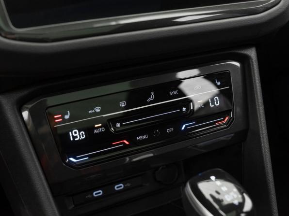 Volkswagen Tiguan II Рестайлинг с пробегом 2021 года, цена 3 880 000 рублей, 34364 км, внедорожник, Автокод Объявления