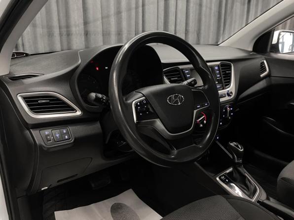 Hyundai Solaris II с пробегом 2017 года, цена 999 000 рублей, 102000 км, седан, Автокод Объявления