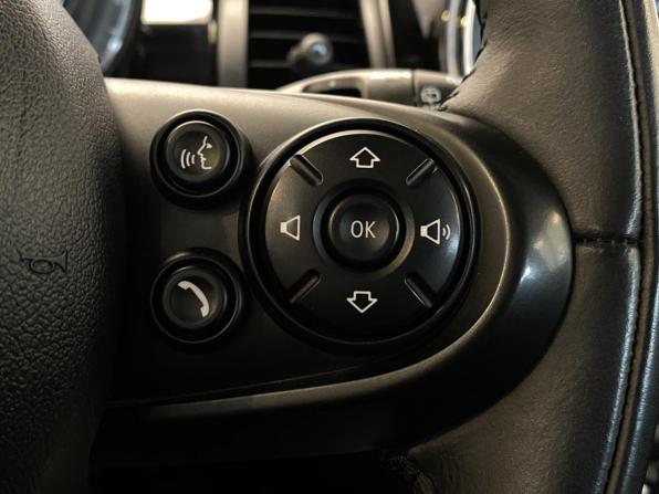 Mini Hatch III (F55/F56) Рестайлинг с пробегом 2019 года, цена 2 650 000 рублей, 15057 км, хэтчбек, Автокод Объявления