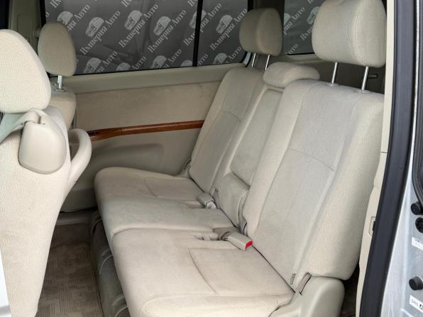 Toyota ISis I Рестайлинг с пробегом 2010 года, цена 1 050 000 рублей, 121300 км, минивэн, Автокод Объявления
