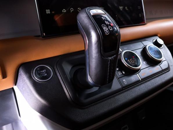 Land Rover Defender II с пробегом 2022 года, цена 6 689 000 рублей, 112800 км, внедорожник, Автокод Объявления