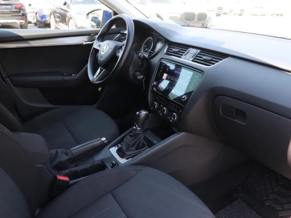 Skoda Octavia III (A7) Рестайлинг с пробегом 2018 года, цена 1 840 000 рублей, 178429 км, лифтбек, Автокод Объявления
