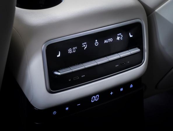 Li Auto (Lixiang) L9 I с пробегом 2023 года, цена 7 300 000 рублей, 34500 км, внедорожник, Автокод Объявления