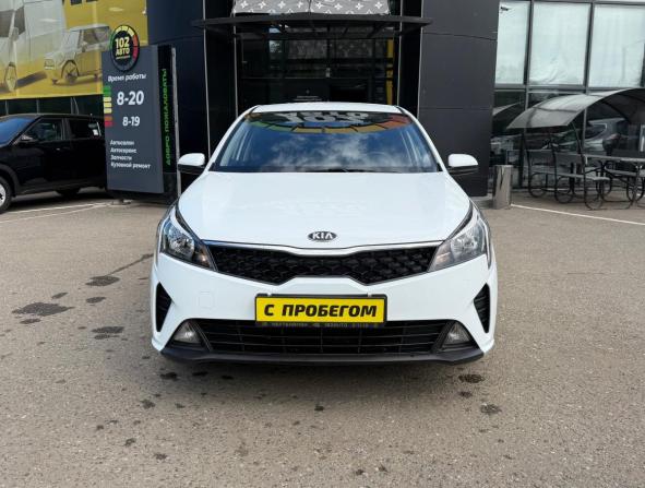 Kia Rio IV Рестайлинг с пробегом 2020 года, цена 1 395 000 рублей, 95000 км, седан, Автокод Объявления