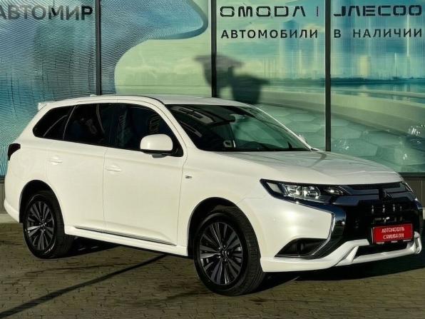 Mitsubishi Outlander III Рестайлинг 3 с пробегом 2022 года, цена 2 395 000 рублей, 56146 км, внедорожник, Автокод Объявления