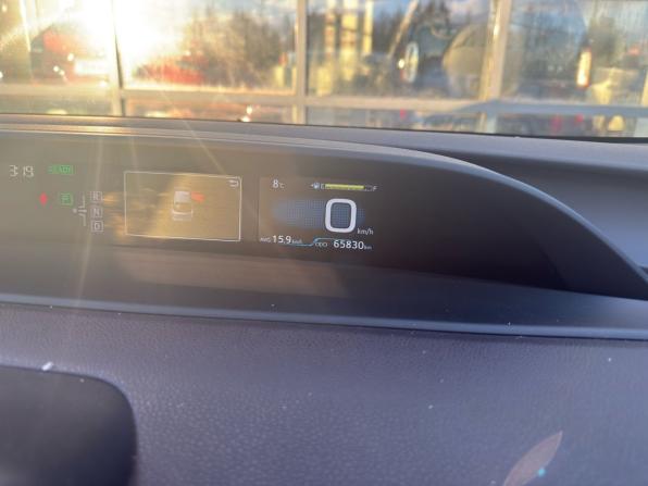 Toyota Prius IV (XW50) с пробегом 2015 года, цена 1 600 000 рублей, 62000 км, лифтбек, Автокод Объявления