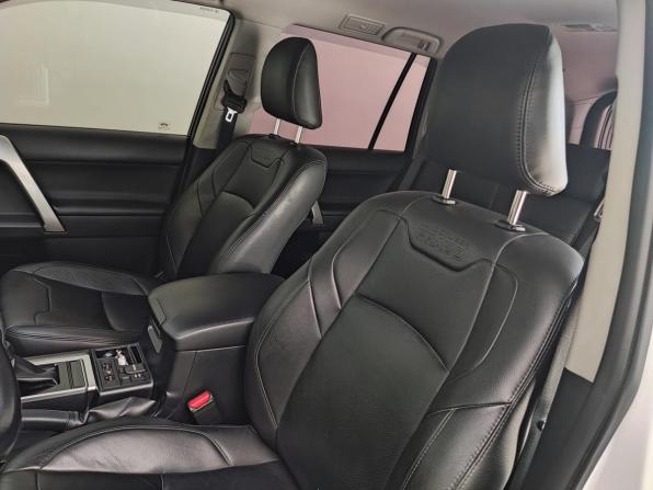 Toyota Land Cruiser Prado 150 Series Рестайлинг 2 с пробегом 2019 года, цена 5 255 000 рублей, 120799 км, внедорожник, Автокод Объявления