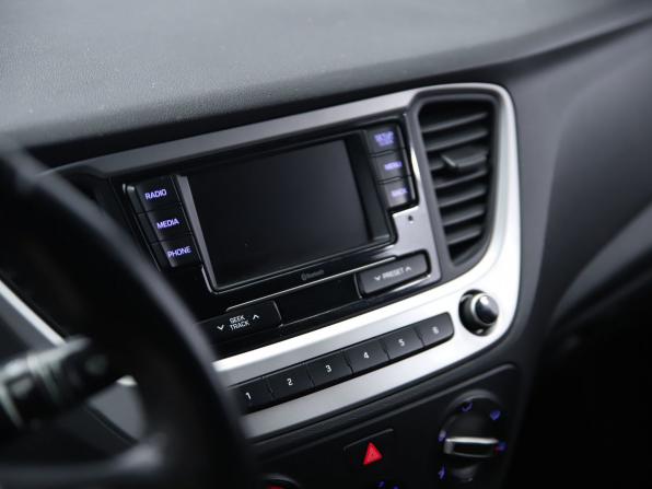 Hyundai Solaris II с пробегом 2017 года, цена 1 100 000 рублей, 183901 км, седан, Автокод Объявления
