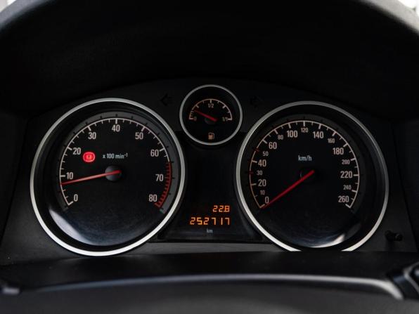 Opel Astra H Рестайлинг с пробегом 2014 года, цена 625 000 рублей, 252717 км, седан, Автокод Объявления