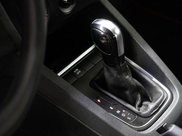 Volkswagen Jetta VI Рестайлинг с пробегом 2015 года, цена 1 025 000 рублей, 230050 км, седан, Автокод Объявления