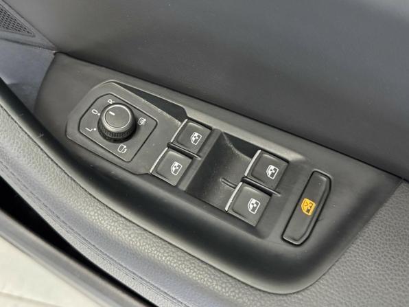Volkswagen Passat B8 с пробегом 2015 года, цена 1 648 000 рублей, 125014 км, седан, Автокод Объявления