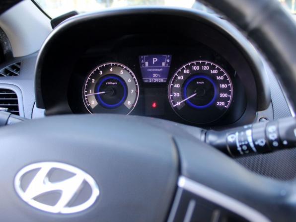 Hyundai Solaris I с пробегом 2014 года, цена 960 000 рублей, 212000 км, хэтчбек, Автокод Объявления