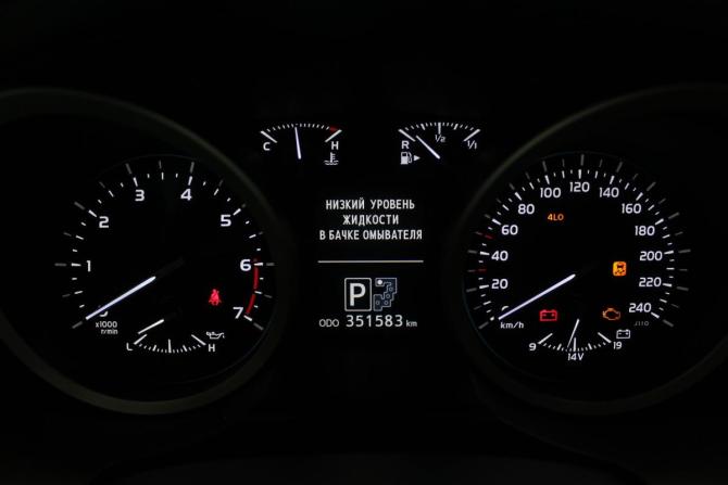 Toyota Land Cruiser 200 Series Рестайлинг 1 с пробегом 2013 года, цена 3 569 000 рублей, 351564 км, внедорожник, Автокод Объявления