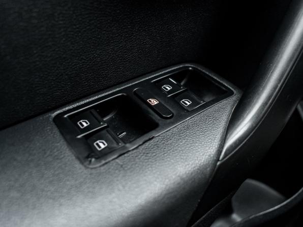 Volkswagen Polo V Рестайлинг с пробегом 2018 года, цена 715 000 рублей, 279357 км, седан, Автокод Объявления