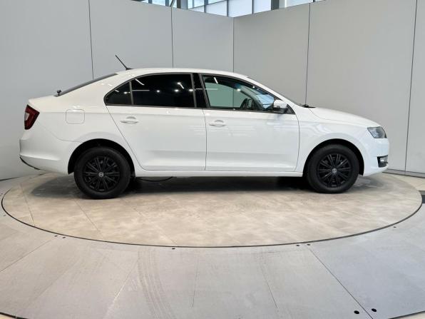 Skoda Rapid I Рестайлинг с пробегом 2018 года, цена 1 040 000 рублей, 172156 км, лифтбек, Автокод Объявления