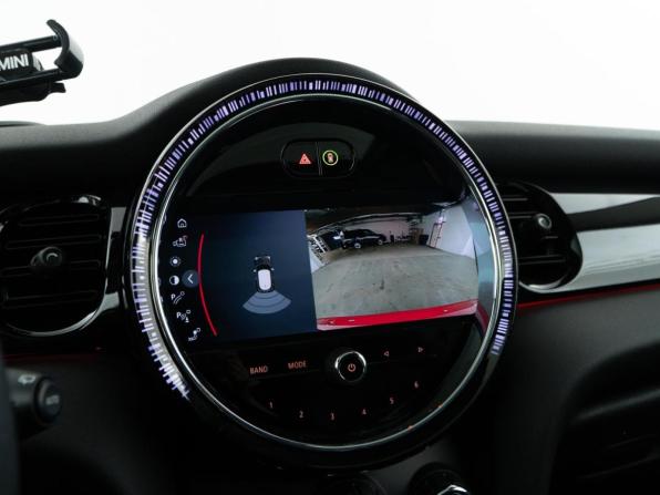 Mini Hatch III (F55/F56) Рестайлинг 2 с пробегом 2021 года, цена 3 374 810 рублей, 22714 км, хэтчбек, Автокод Объявления