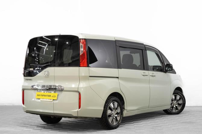 Honda Stepwgn V с пробегом 2015 года, цена 1 789 000 рублей, 139000 км, минивэн, Автокод Объявления