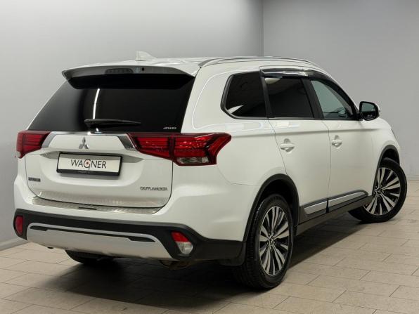 Mitsubishi Outlander III Рестайлинг 3 с пробегом 2019 года, цена 2 065 000 рублей, 93198 км, внедорожник, Автокод Объявления