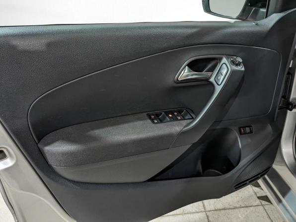 Volkswagen Polo V Рестайлинг с пробегом 2018 года, цена 1 340 000 рублей, 97515 км, седан, Автокод Объявления
