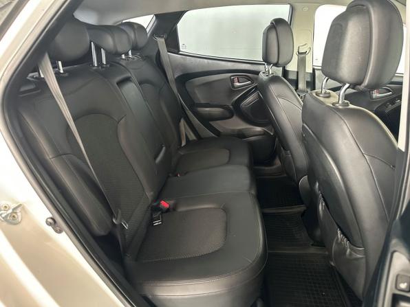 Hyundai ix35 I с пробегом 2012 года, цена 939 000 рублей, 282664 км, внедорожник, Автокод Объявления