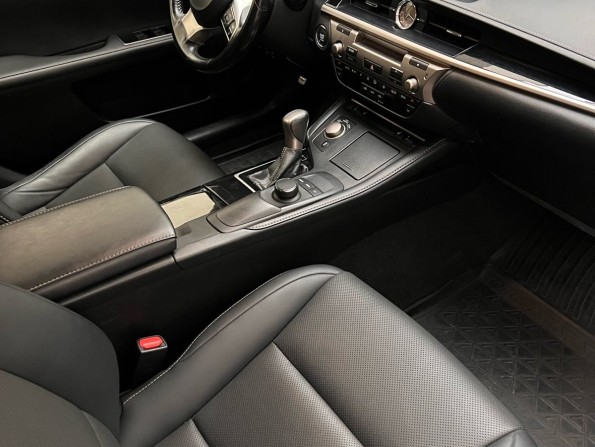 Lexus ES VI Рестайлинг с пробегом 2017 года, цена 3 250 000 рублей, 59948 км, седан, Автокод Объявления