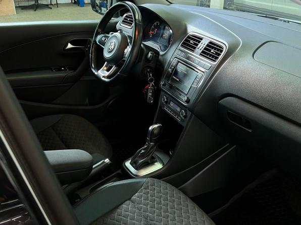 Volkswagen Polo V Рестайлинг с пробегом 2019 года, цена 1 570 000 рублей, 86100 км, седан, Автокод Объявления