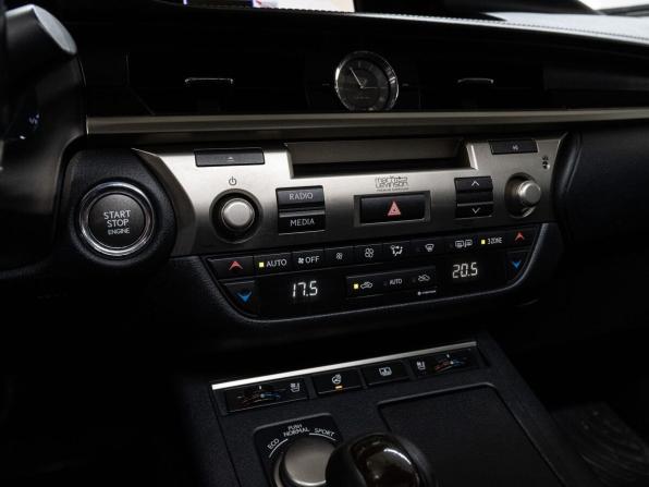 Lexus ES VI с пробегом 2012 года, цена 2 360 000 рублей, 226606 км, седан, Автокод Объявления
