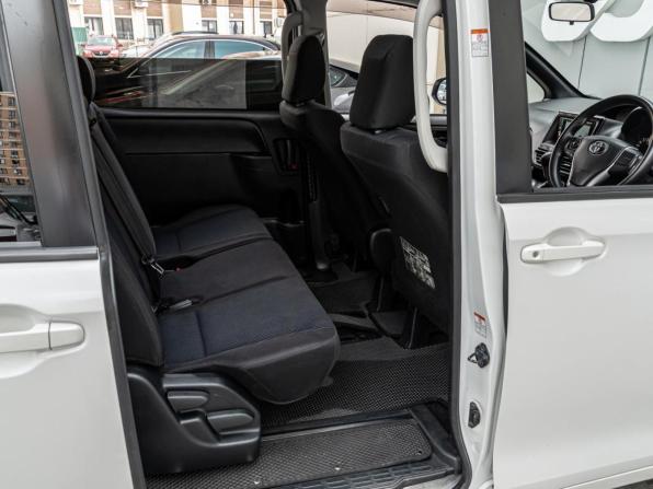 Toyota Noah III (R80) с пробегом 2015 года, цена 1 760 000 рублей, 199441 км, минивэн, Автокод Объявления