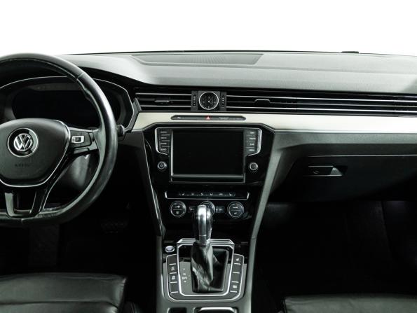 Volkswagen Passat B8 с пробегом 2017 года, цена 1 649 700 рублей, 181674 км, седан, Автокод Объявления