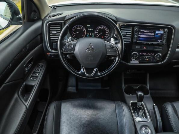 Mitsubishi Outlander III Рестайлинг 2 с пробегом 2015 года, цена 1 579 777 рублей, 193986 км, внедорожник, Автокод Объявления