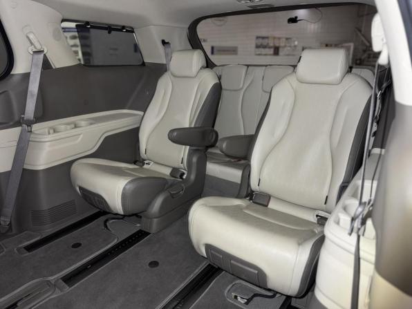 Kia Carnival III с пробегом 2020 года, цена 3 700 000 рублей, 98874 км, минивэн, Автокод Объявления