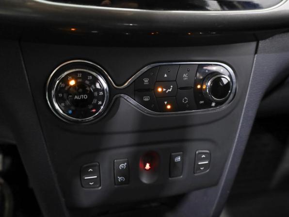 Renault Sandero II с пробегом 2015 года, цена 914 000 рублей, 69727 км, хэтчбек, Автокод Объявления