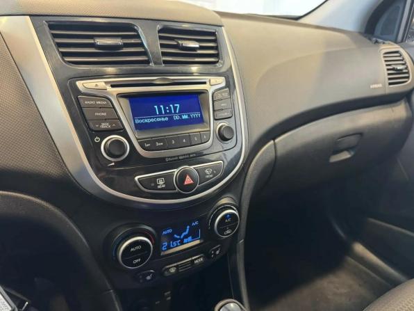 Hyundai Solaris I Рестайлинг с пробегом 2016 года, цена 870 000 рублей, 234998 км, хэтчбек, Автокод Объявления