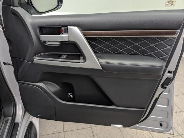 Toyota Land Cruiser 200 Series Рестайлинг 2 с пробегом 2018 года, цена 7 900 000 рублей, 75361 км, внедорожник, Автокод Объявления
