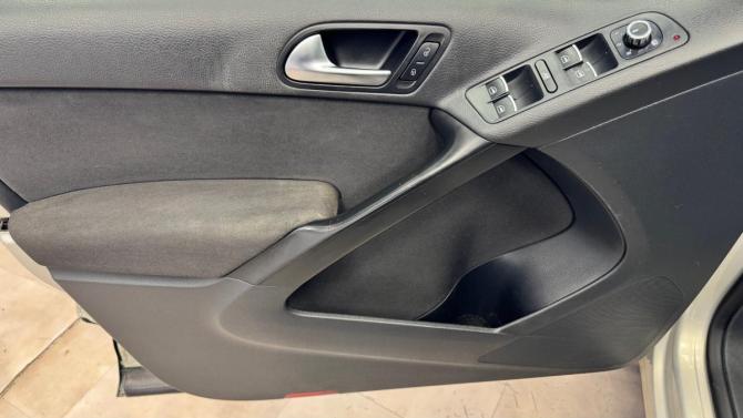 Volkswagen Tiguan I Рестайлинг с пробегом 2011 года, цена 870 000 рублей, 268576 км, внедорожник, Автокод Объявления