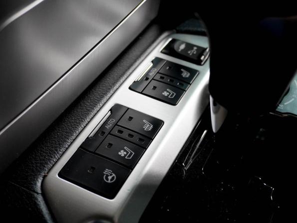 Toyota Land Cruiser 200 Series Рестайлинг 2 с пробегом 2019 года, цена 8 059 000 рублей, 133282 км, внедорожник, Автокод Объявления
