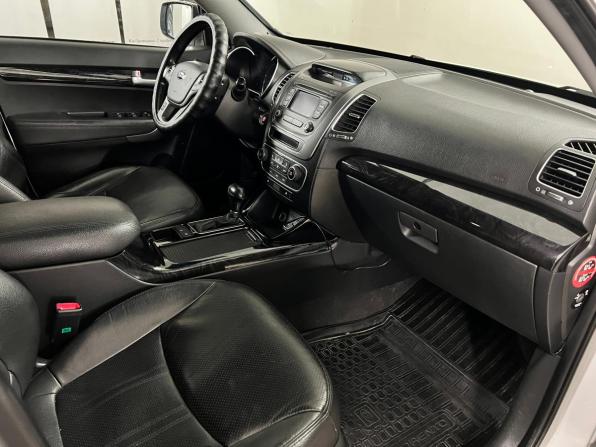 Kia Sorento II Рестайлинг с пробегом 2018 года, цена 2 065 000 рублей, 180000 км, внедорожник, Автокод Объявления