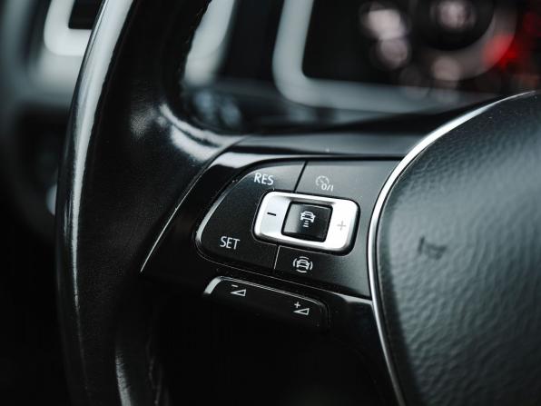 Volkswagen Golf VII Рестайлинг с пробегом 2018 года, цена 1 949 000 рублей, 133146 км, хэтчбек, Автокод Объявления