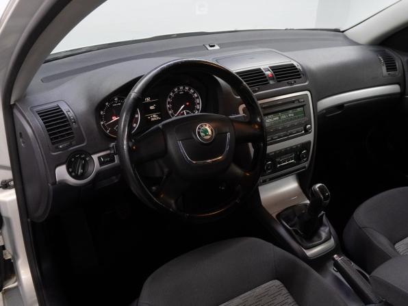 Skoda Octavia II (A5) Рестайлинг с пробегом 2013 года, цена 689 000 рублей, 265534 км, лифтбек, Автокод Объявления