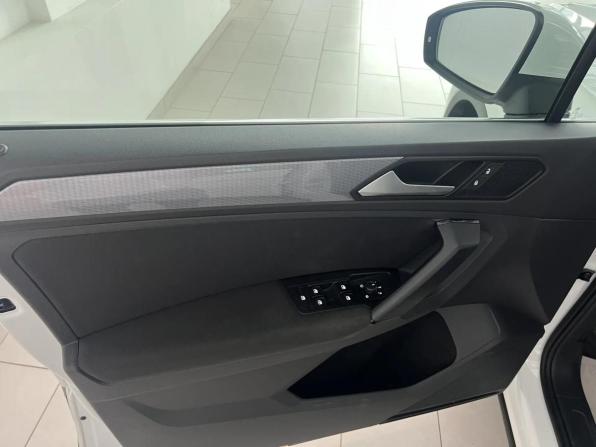 Volkswagen Tiguan II Рестайлинг с пробегом 2021 года, цена 3 399 000 рублей, 41628 км, внедорожник, Автокод Объявления