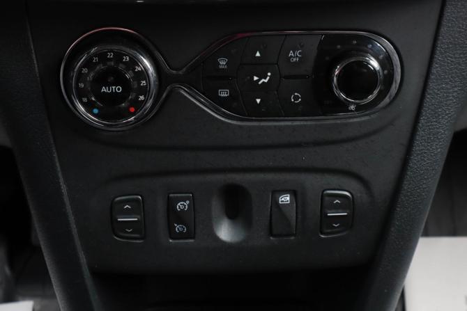 Renault Sandero II с пробегом 2018 года, цена 1 089 000 рублей, 91202 км, хэтчбек, Автокод Объявления