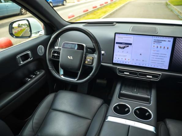 Li Auto (Lixiang) L6 I с пробегом 2024 года, цена 5 499 000 рублей, 67792 км, внедорожник, Автокод Объявления