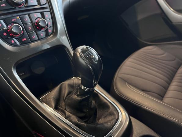 Opel Astra J Рестайлинг с пробегом 2013 года, цена 870 000 рублей, 98605 км, хэтчбек, Автокод Объявления